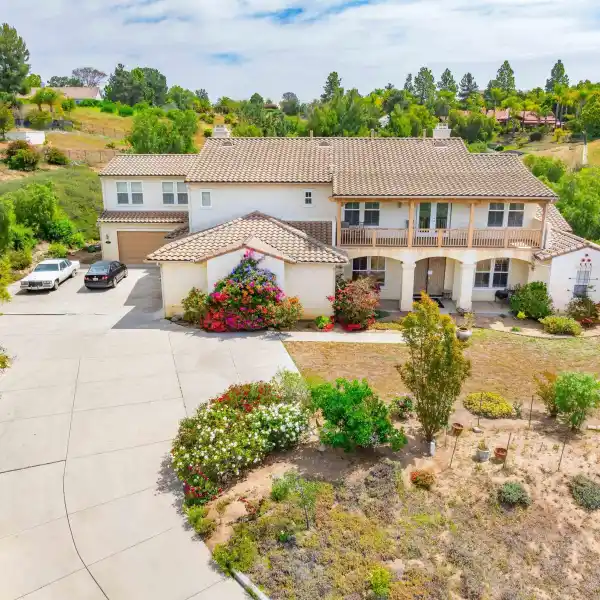 SPACIOUS HOME WITH ATTACHED GUEST HOUSE IN BROOK HILLS ESTATES