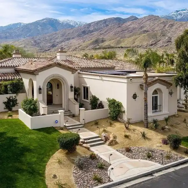 SOPHISTICATED LUXURY VILLA