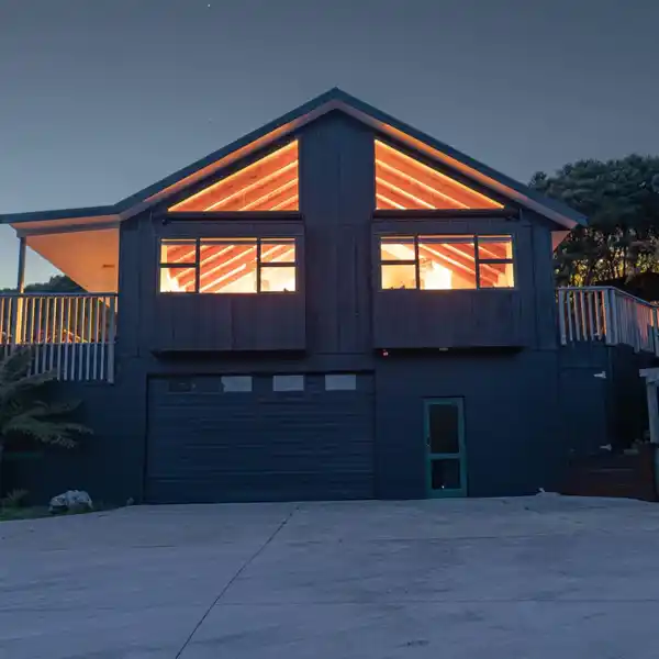 BLIND BAY COASTAL ESTATE WITH LODGE-STYLE LUXURY