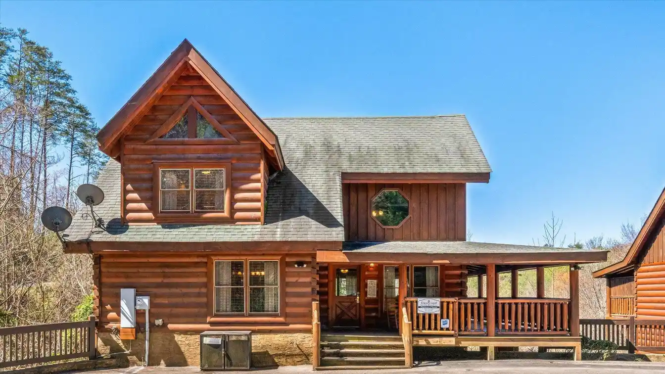 Unique Luxury Log Cabin