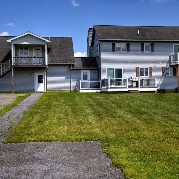 SPECTACULAR 20-ACRE EQUINE FARM