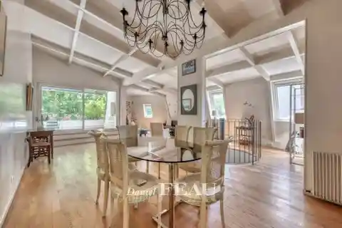 Voluminous Apartment with Tranquil Outdoor Space