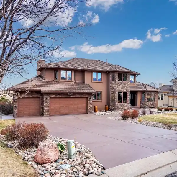 LUXURIOUS SECLUSION IN HUNTER'S POINT