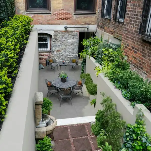 TRANQUIL DUPLEX IN AN HISTORICALLY SIGNIFICANT TOWNHOUSE