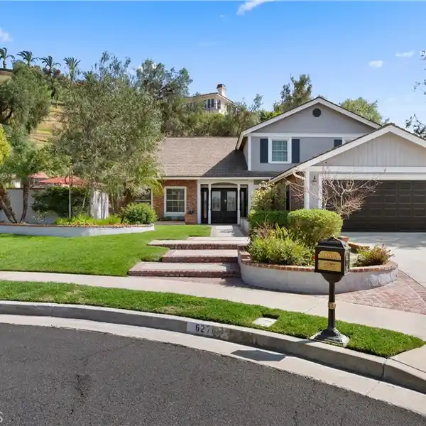 EXQUISITE METICULOUSLY DESIGNED RESIDENCE