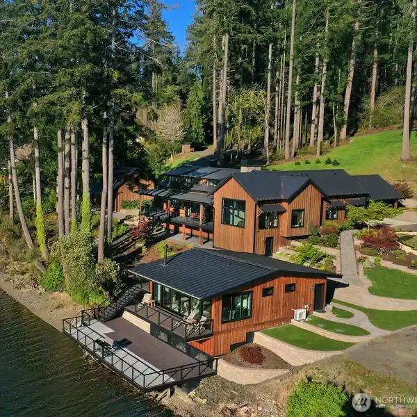 WATERFRONT ESTATE WITH COMMANDING VIEWS