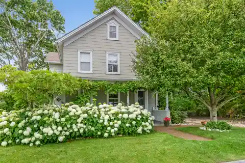 Charming Cottage for Rent in an Awesome Location