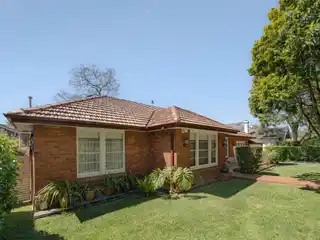 Warm and Inviting Traditional Single-Level Residence