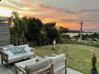 Coastal Chic Meets Flat Garden Living