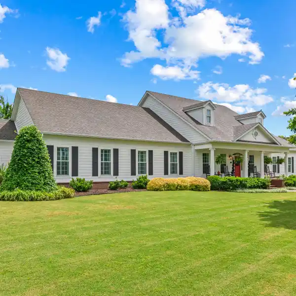 CUSTOM ECO-FRIENDLY HOME WITH ENDLESS FLEXIBILITY