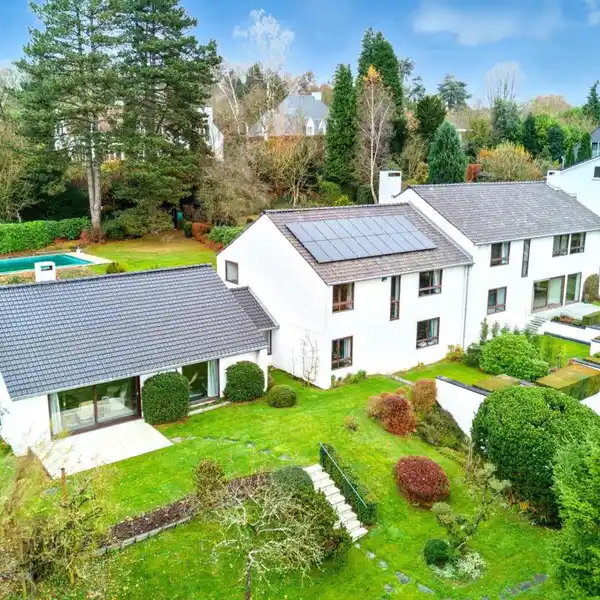 BEAUTIFUL HOME WITH POOL