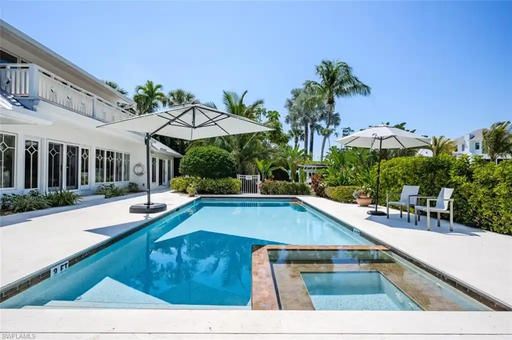 Masterfully Re-crafted Cottage in Aqualane Shores