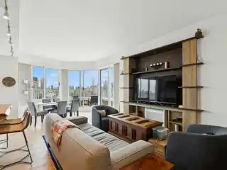 Splendid Recently-Renovated  Penthouse
