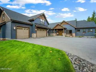 Modern Living Meets Northwest Mountain Charm