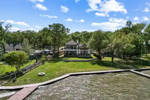 Modern Luxury Lakefront Retreat on Open Water
