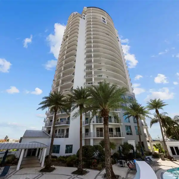 SKY-HIGH LUXURY LIVING IN THE HEART OF DOWNTOWN
