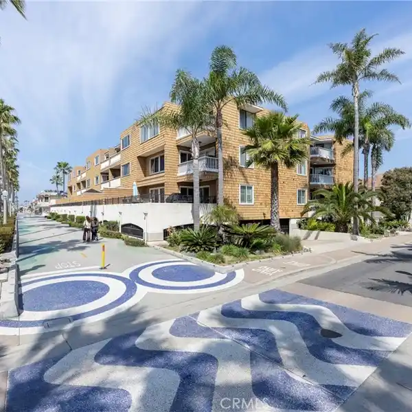 OCEANFRONT SINGLE-LEVEL CONDO