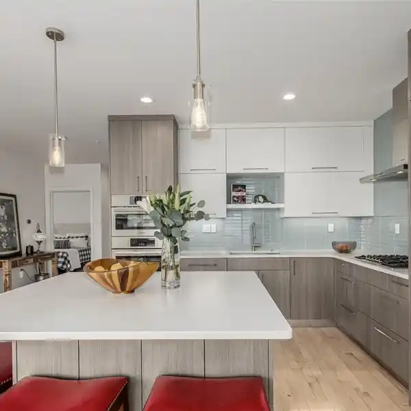 STUNNING RESIDENCE AT THE DELGANY