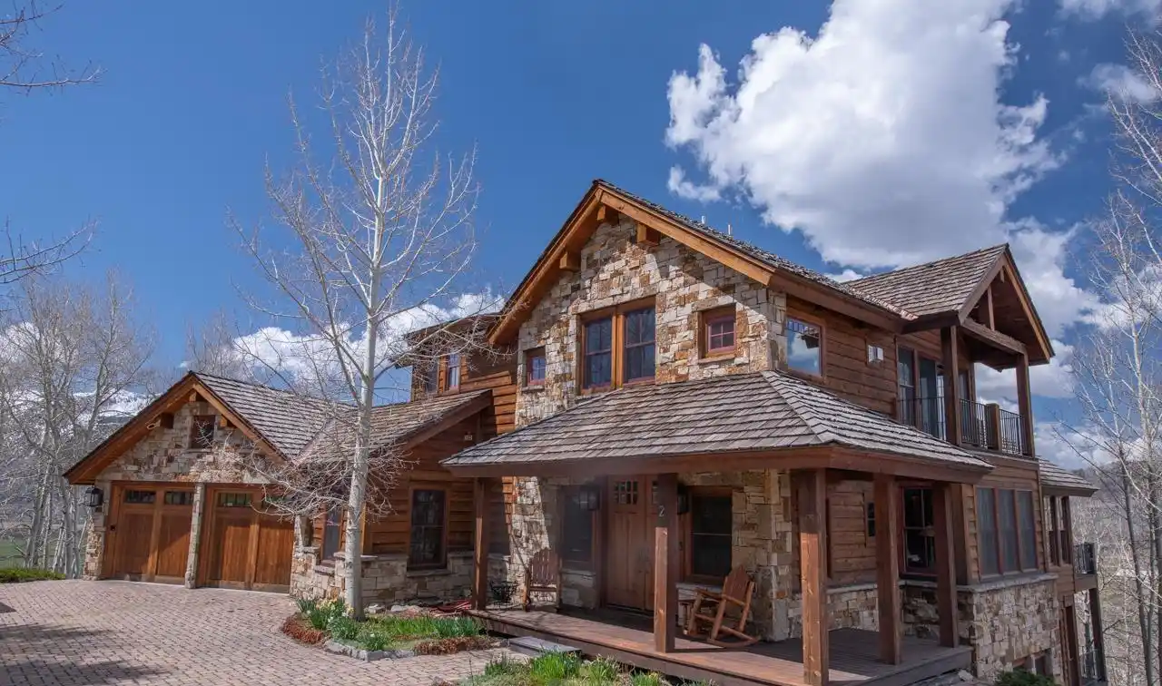 Exceptional Home on 4.2 Acres in Prestigious Overlook