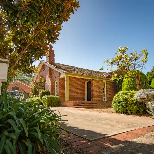 1926 COTTAGE ON VAST PROPERTY