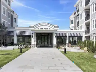 Sophisticated Single-level Living at the Vue New Canaan