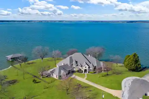 Gorgeous Lake Sanctuary