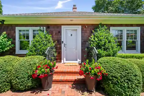 Impeccably Renovated Cottage