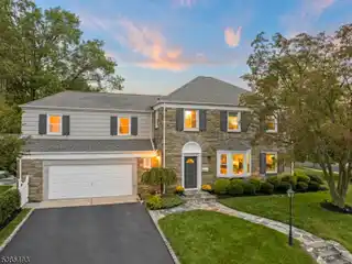 Beautifully Updated Colonial in South Mountain