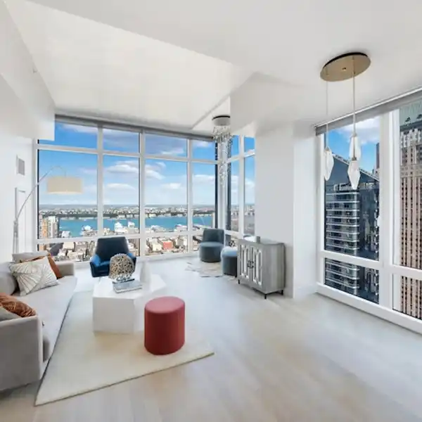 AN AERIE NEST ABOVE MIDTOWN MANHATTAN