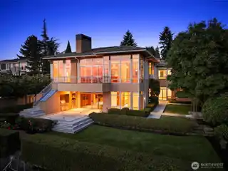 Rare Bluff Setting with an Amazing View