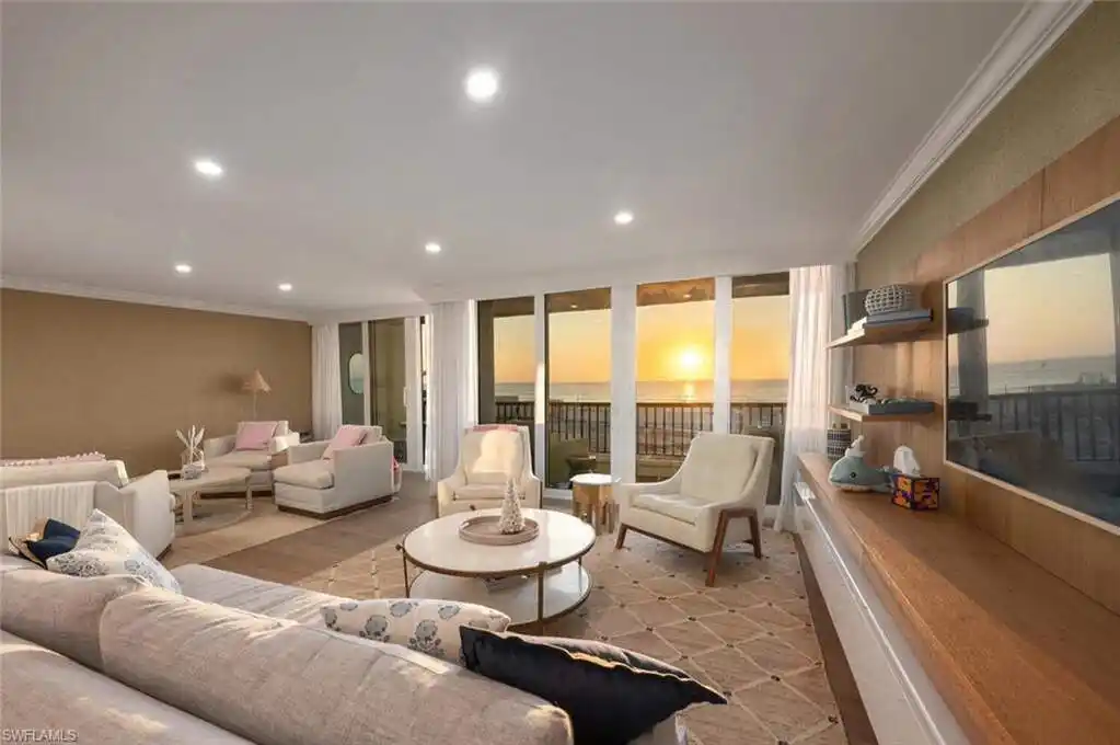 Admiralty Point Beachfront Residence with Direct Gulf Views