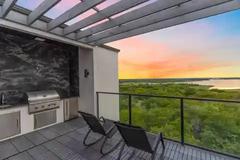 Modern Townhome with Rooftop Patio
