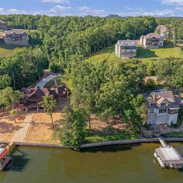 FLAT WATERFRONT LOT WITH VIEWS OF PICKWICK DAM