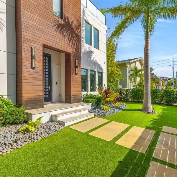 DAZZLING MASTERPIECE OF ENGINEERING AND DESIGN