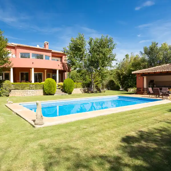 IMPRESSIVE VILLA IN THE PRESTIGIOUS AREA OF TARRAULA