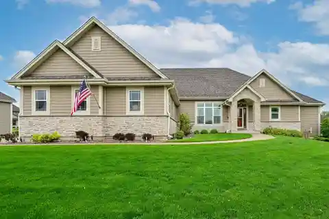 Stunning Custom-built Split Ranch