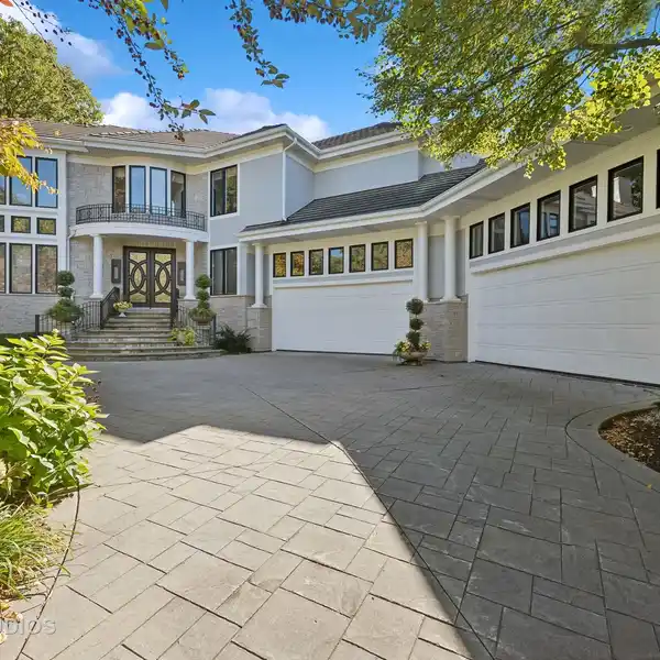 BREATHTAKING EXECUTIVE HOME