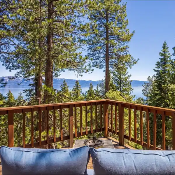 CHARMING 'OLD TAHOE' STYLE CABIN