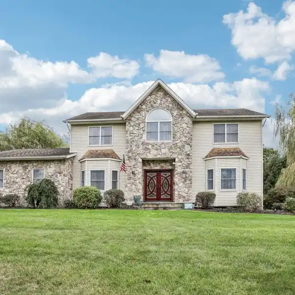 INVITING COLONIAL WITH SOPHISTICATED STYLE