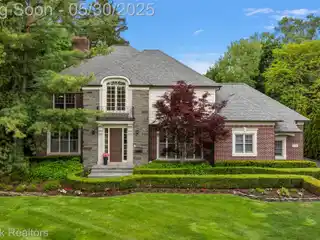 Spacious Estate with Flexible Floor Plan