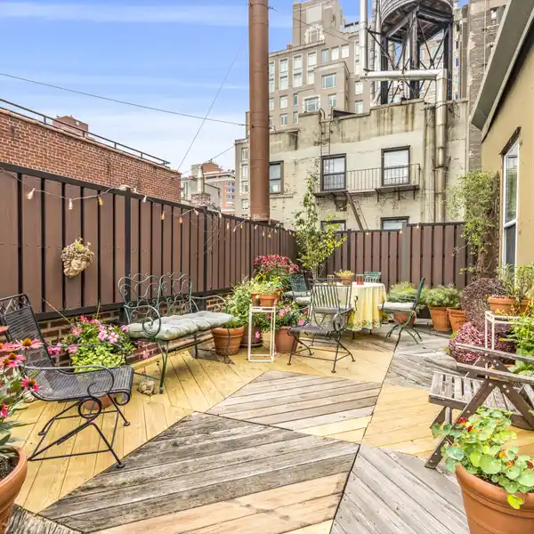 FANTASTIC PENTHOUSE SUITE WITH ENORMOUS PRIVATE ROOF DECK