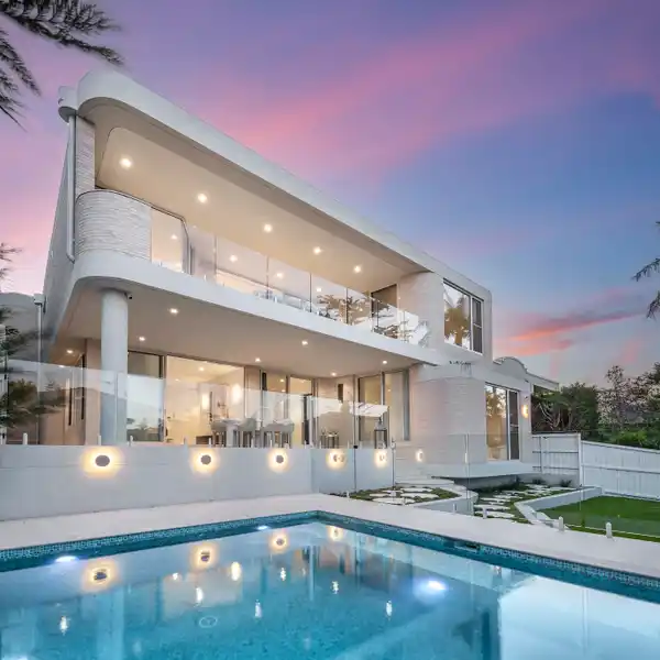 SCULPTURAL WATERFRONT MASTERPIECE OF TIMELESS ELEGANCE