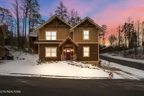 Upscale Mountain Cottage Retreat