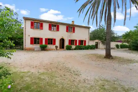 Fantastic Finca with Rental License Within Walking Distance to Pollensa