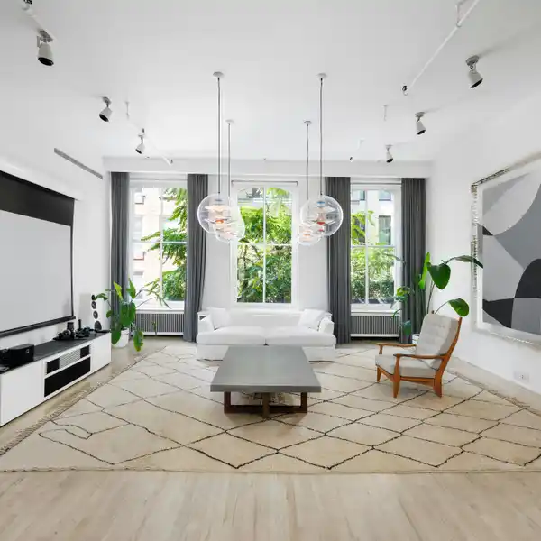 EXPANSIVE LOFT CONDOMINIUM