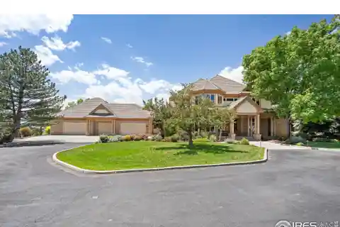 Lakefront Luxury and Tranquility