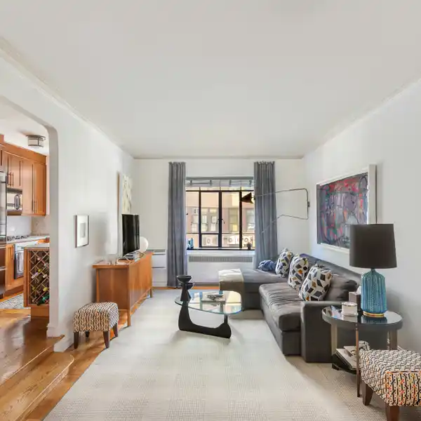 ELEGANT AND SPACIOUS TWO-BEDROOM IN CHELSEA GARDENS
