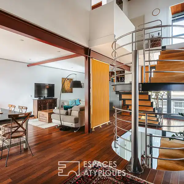 ARCHITECT-DESIGNED SEASIDE VILLA WITH UNIQUE LOFT SPIRIT