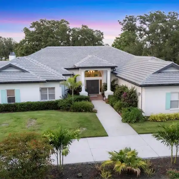 RESORT-STYLE FLORIDA LIVING WITH DESIGNER UPGRADES