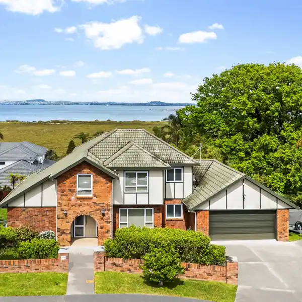 IMMACULATE HOME IN A DESIRABLE LOCATION